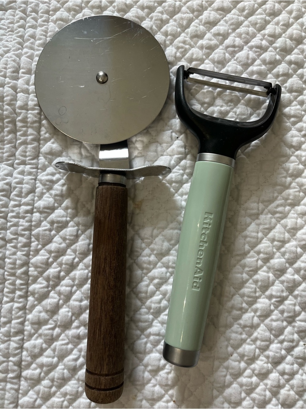 KitchenAid Mint Handheld Peeler and Magnolia Wood-Handled Pizza Cutter Set